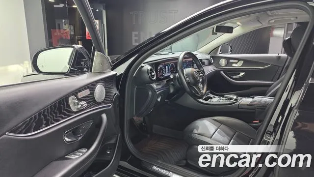 Mercedes-Benz E-Class 2019 thumb 8