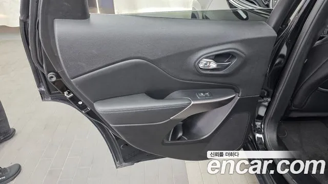 Jeep Cherokee 2019 thumb 2