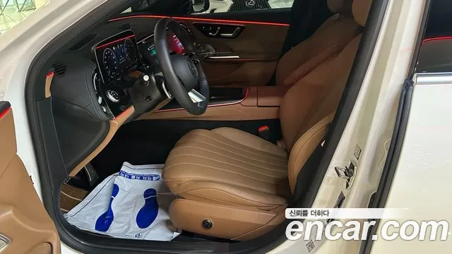 Mercedes-Benz E-Class 2025 thumb 4