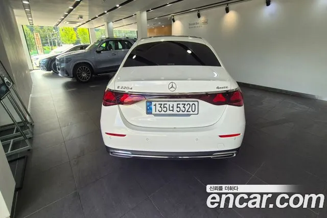 Mercedes-Benz E-Class 2024 thumb 11