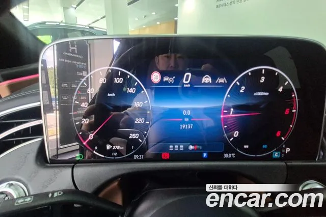 Mercedes-Benz E-Class 2024 thumb 6