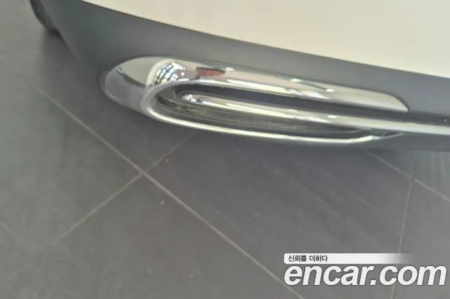 Mercedes-Benz E-Class 2024 thumb 2