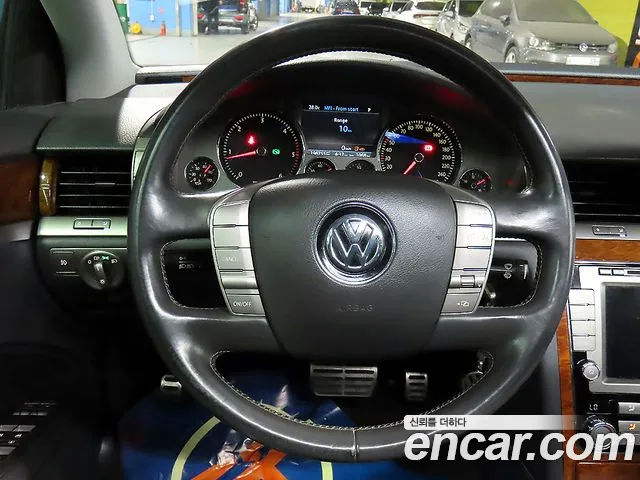 Volkswagen Phaeton 2013 thumb 9