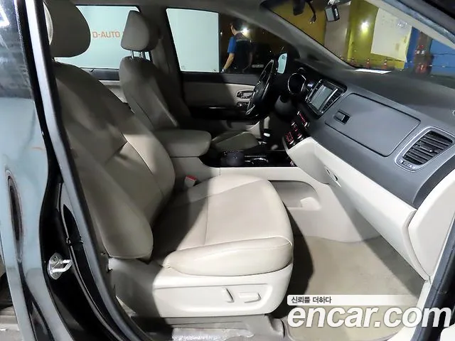 Kia Carnival 2019 thumb 4