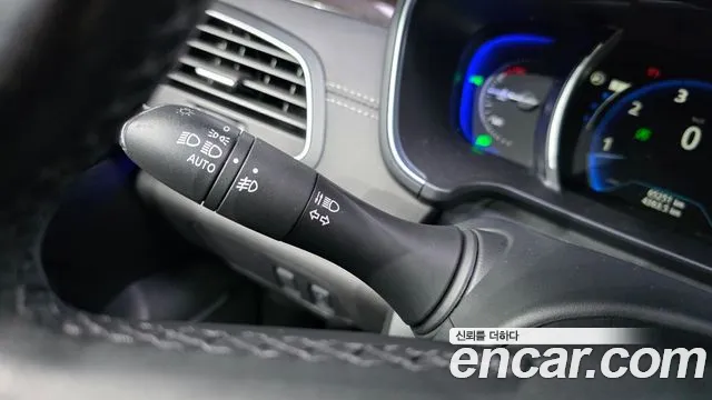 Renault SM6 2017 thumb 12