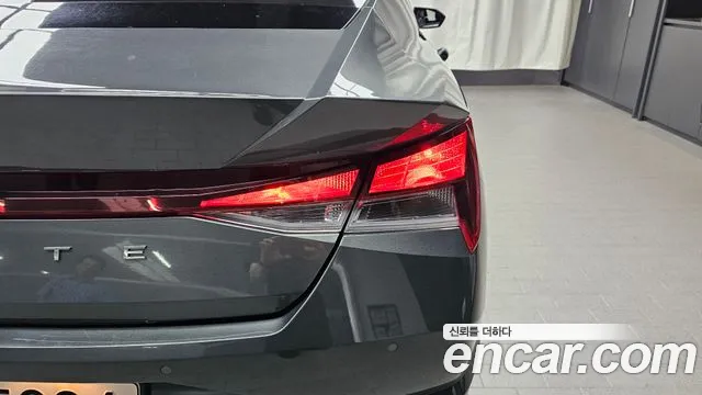 Hyundai Elantra 2022 thumb 2