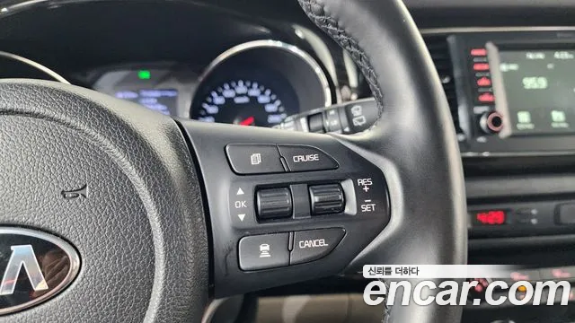 Kia Carnival 2019 thumb 2