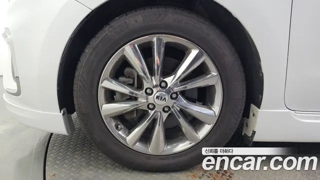 Kia Carnival 2018 thumb 5