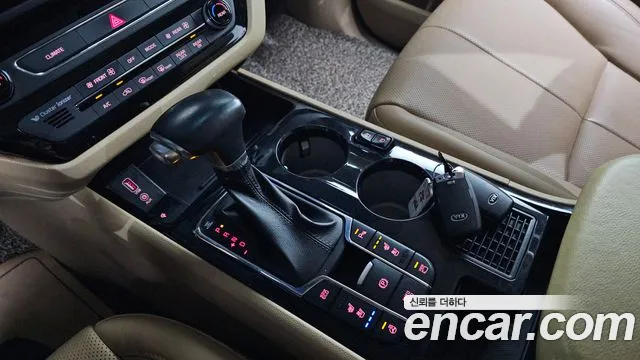 Kia Carnival 2018 thumb 4