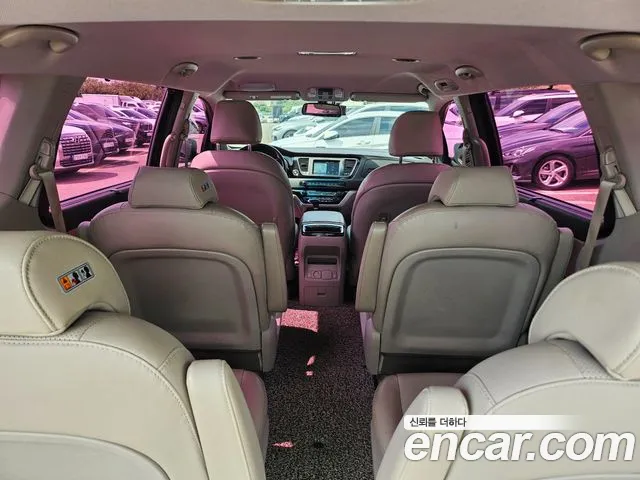 Kia Carnival 2018 thumb 4