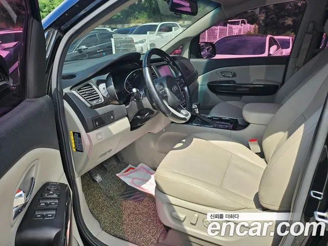 Kia Carnival 2018 thumb 5