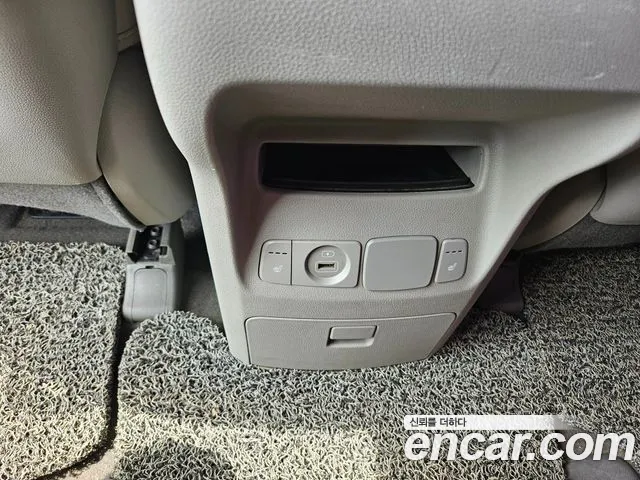 Kia Carnival 2018 thumb 2