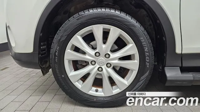 Toyota RAV4 2015 thumb 12
