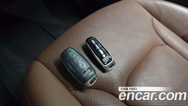 Audi Q7 2021 thumb 2