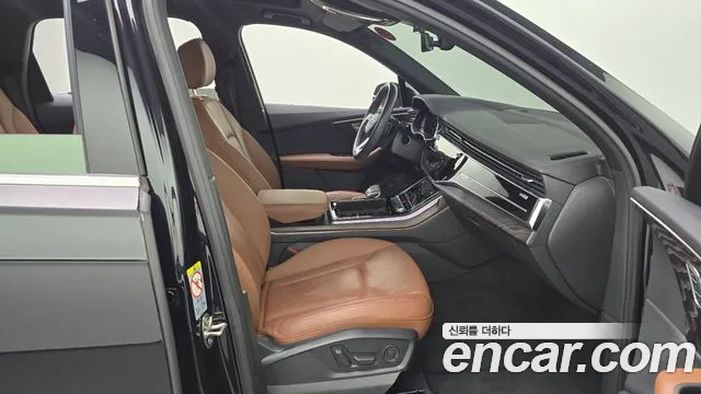 Audi Q7 2021 thumb 11