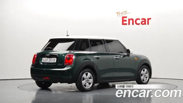 Mini Cooper 2017 thumb 2