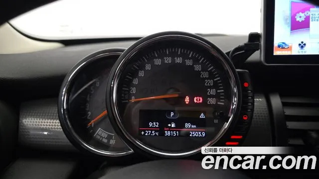 Mini Cooper 2017 thumb 12