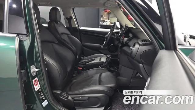 Mini Cooper 2017 thumb 11