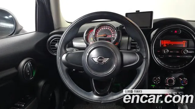 Mini Cooper 2017 thumb 9