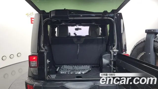 Jeep Wrangler 2011 thumb 10