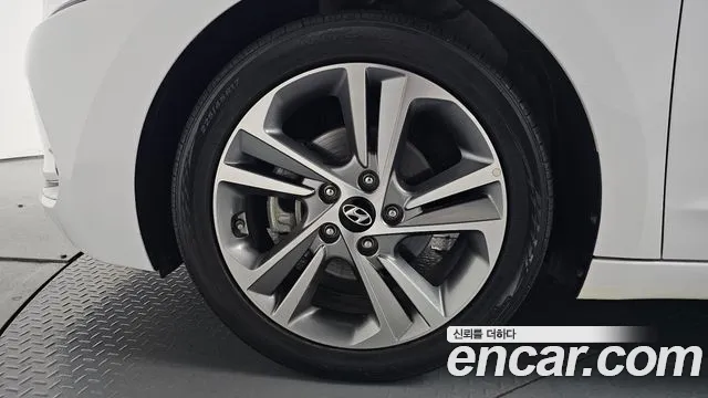 Hyundai Avante 2016 thumb 4