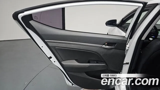 Hyundai Avante 2016 thumb 5