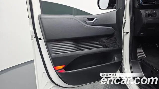 Hyundai Staria 2022 thumb 11