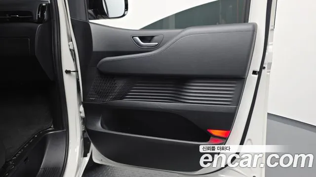 Hyundai Staria 2022 thumb 3