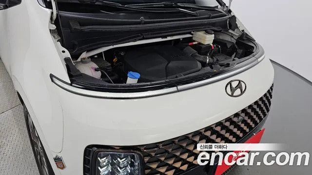 Hyundai Staria 2023 thumb 4