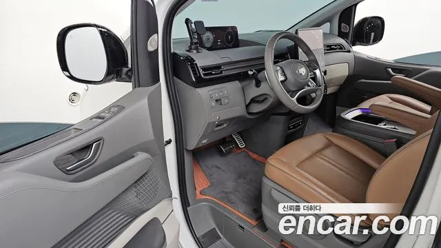 Hyundai Staria 2023 thumb 11