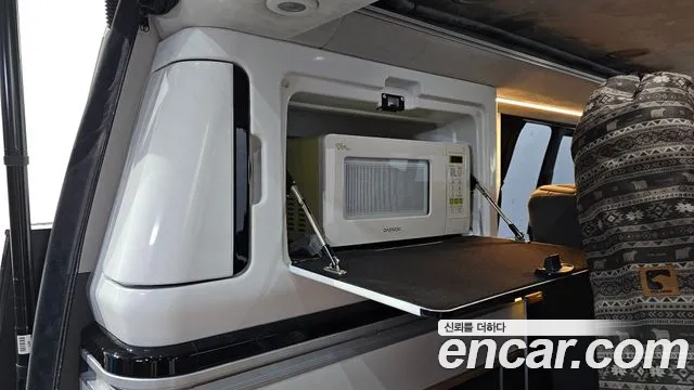 Hyundai Staria 2023 thumb 8