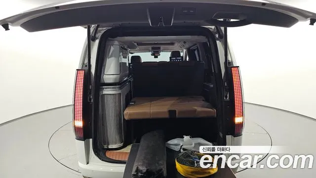 Hyundai Staria 2023 thumb 10