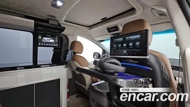 Hyundai Staria 2023 thumb 5