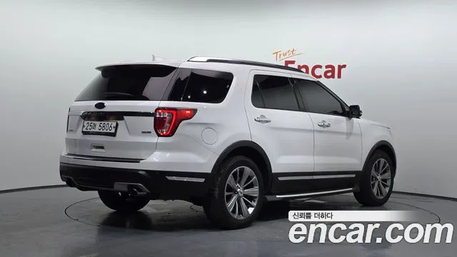 Ford Explorer 2018 thumb 8