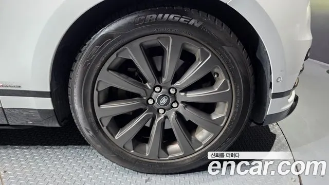 Land Rover Range Rover Velar 2017 thumb 3