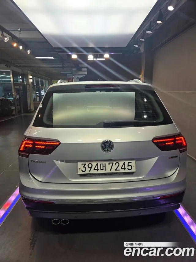 Volkswagen Tiguan 2018 thumb 2