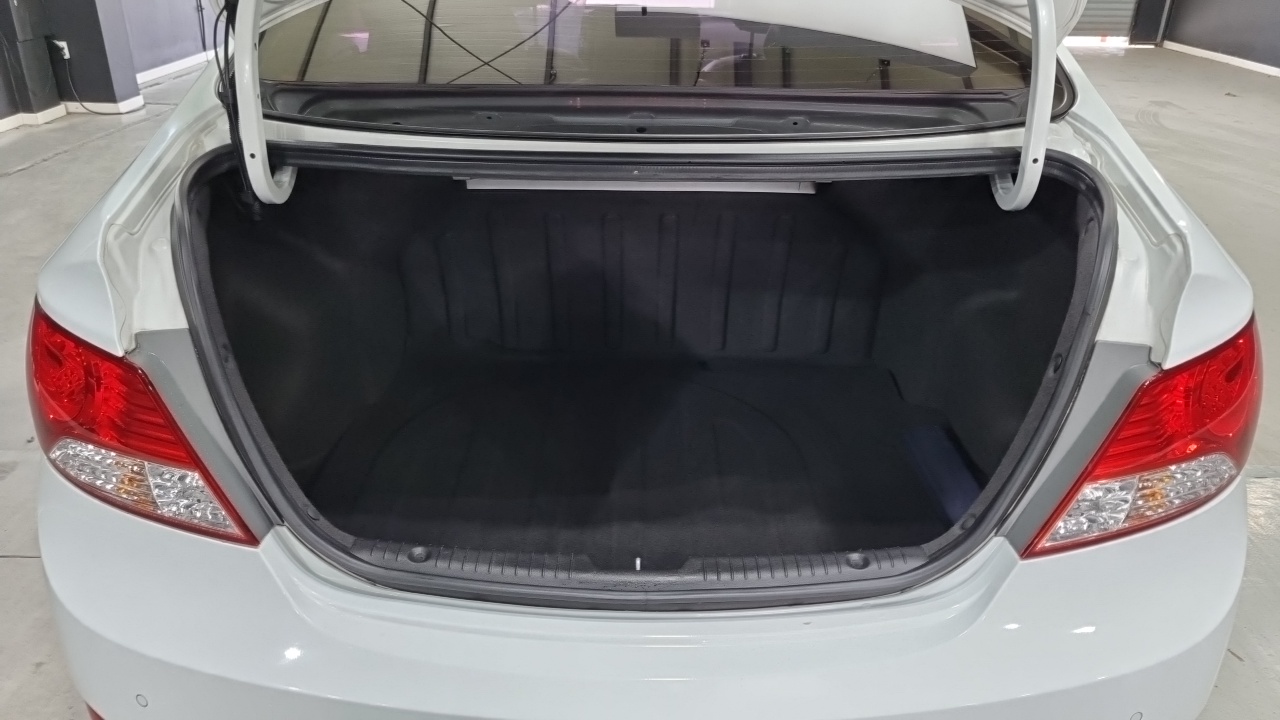Hyundai Accent 2013 thumb 10