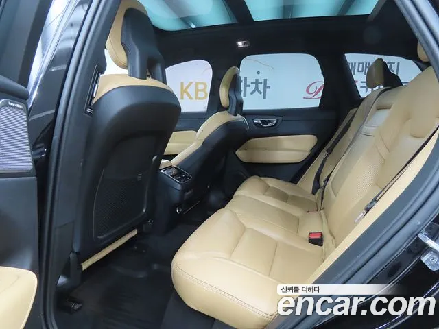 Volvo XC60 2017 thumb 3