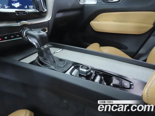 Volvo XC60 2017 thumb 7