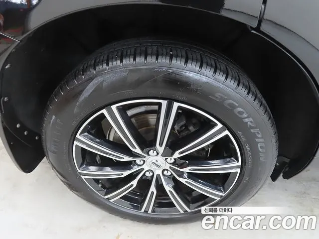 Volvo XC60 2017 thumb 8