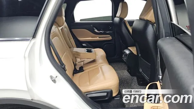 Lincoln Corsair 2021 thumb 4