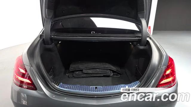 Mercedes-Benz S-Class 2020 thumb 12