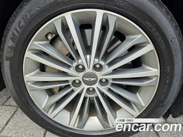 Genesis G90 2018 thumb 6