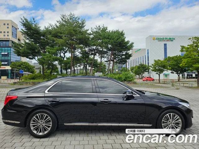 Genesis G90 2018 thumb 9