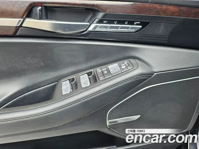 Genesis G90 2018 thumb 8