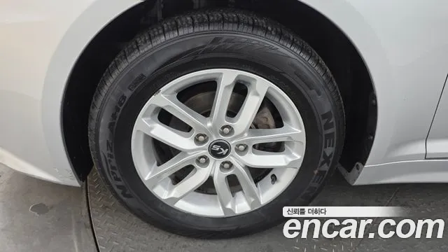 Kia K5 2010 thumb 6