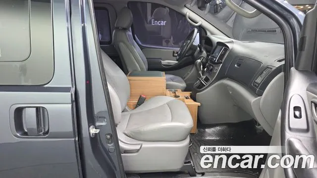Hyundai Staria 2017 thumb 3