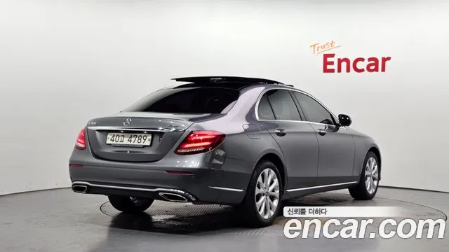 Mercedes-Benz E-Class 2019 thumb 2