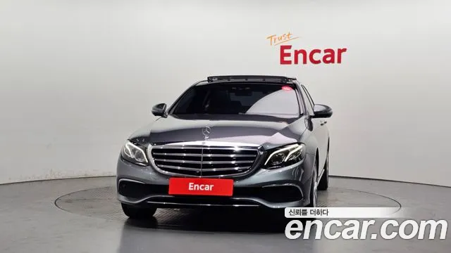 Mercedes-Benz E-Class 2019 thumb 9