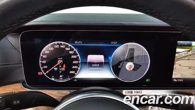 Mercedes-Benz E-Class 2019 thumb 10